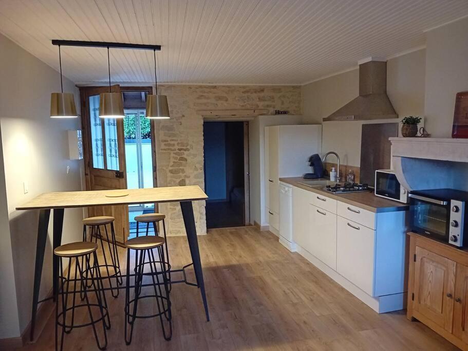 Petite Maison En Pierre Au Calme Avec Exterieur Montbellet ภายนอก รูปภาพ