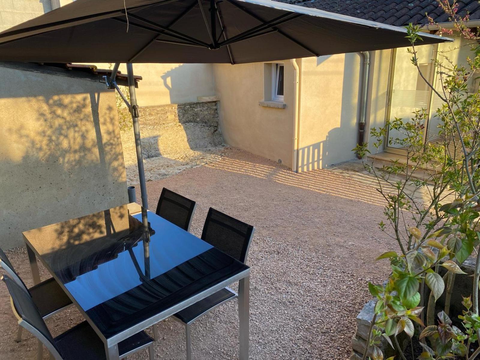 Petite Maison En Pierre Au Calme Avec Exterieur Montbellet ภายนอก รูปภาพ
